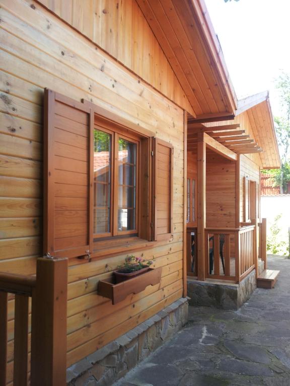 Zlatnoto Pile Restaurant & Rooms - B&B Kranevo