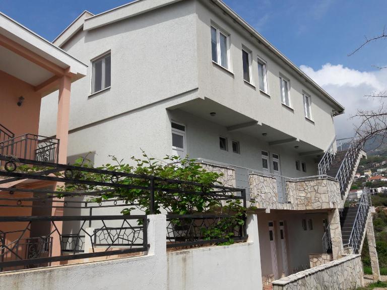 Apartments Vila Kurtagic - Bed and Breakfast Dobra Voda