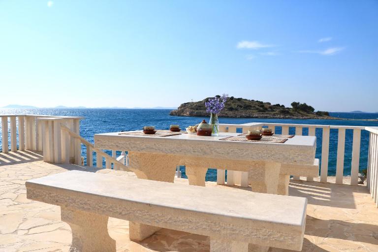 Holliday home Robinson Tourism Maria - B&B Jezera