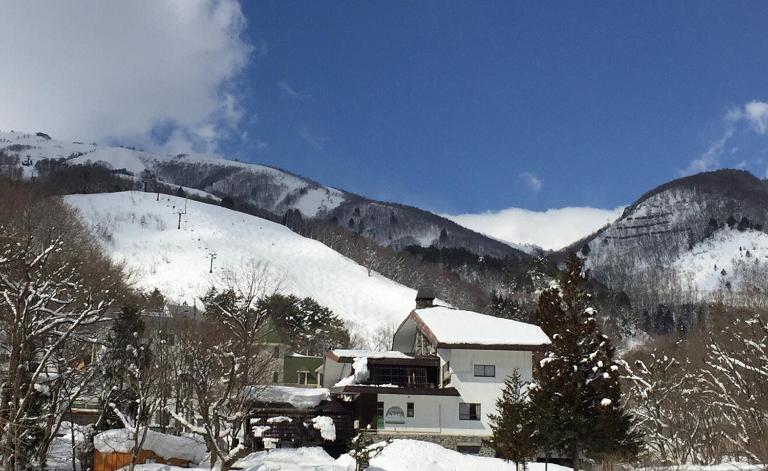 Hakuba Landmark Happo Lodge - B&B Hakuba