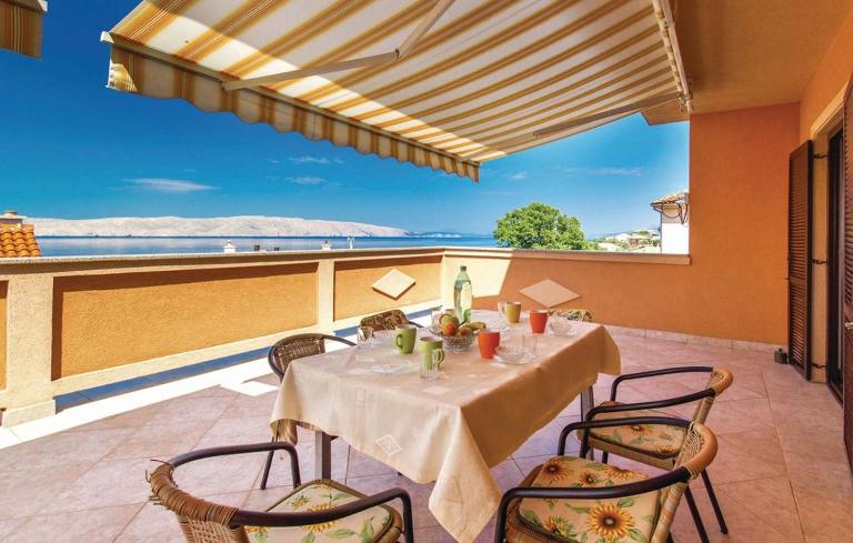 Apartments Valiza III Large apartment - 3 bedrooms and parking space i Apartments Valiza IV - B&B Senj