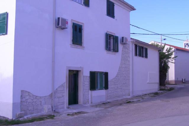 House Palac - Ferienwohnung Premantura