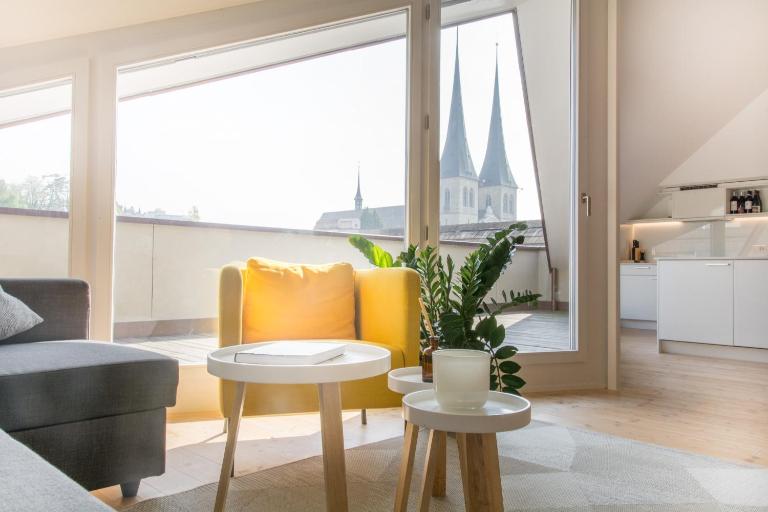 Top City Center Apartments location next to Lion Monument - B&B Lucerne