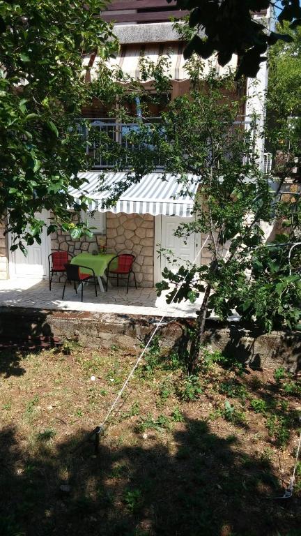 Apartments Popi - Bed and Breakfast Klenovica