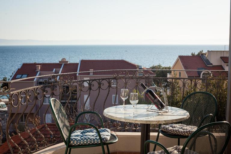 Apartments Cvjetni Dvori - Bed and Breakfast Makarska