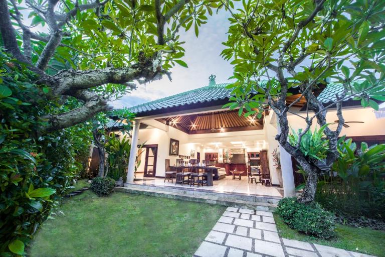 Villa Frangipani - Bed and Breakfast Kelurahan Sanur