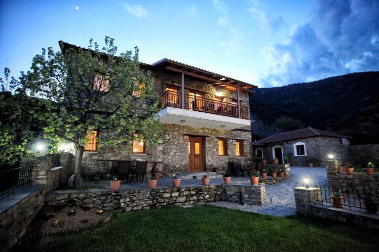 Traditional Apartments Tsikrikonis - B&B Myrtófyto