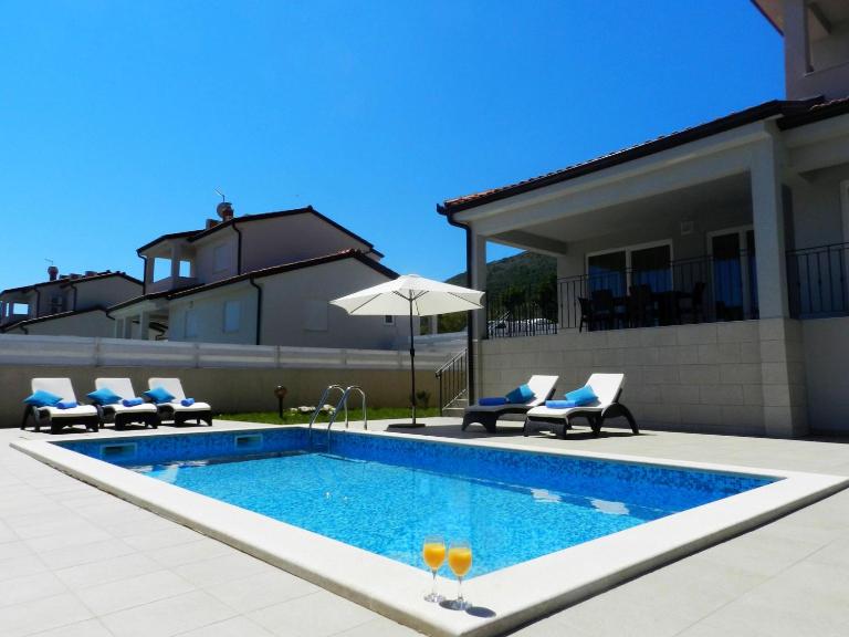 VILLA MARINE YourCroatiaHoliday - B&B Drenje