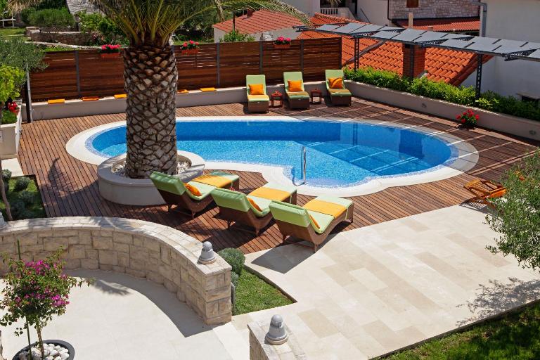 Apartments Diana - NEW heated pool - Chambres d'hôtes Bol
