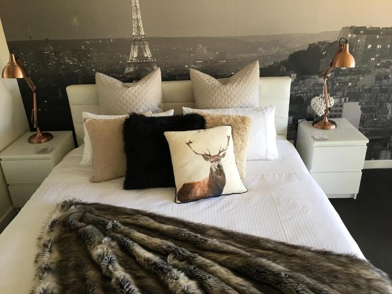 Paris Lorne - B&B Lorne