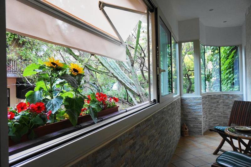 Deluxe Double Room with Balcony image 4
