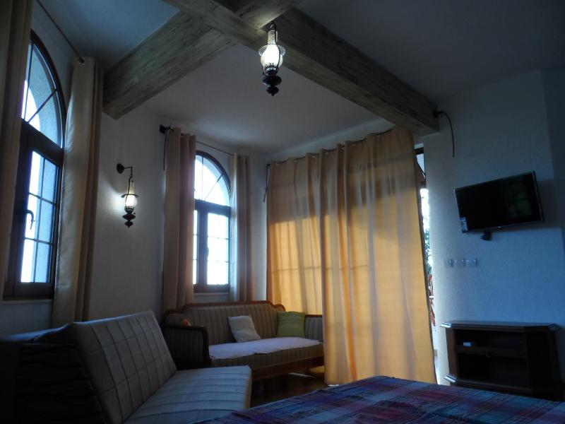 Deluxe Two-Bedroom Apartment with Sea View image 2