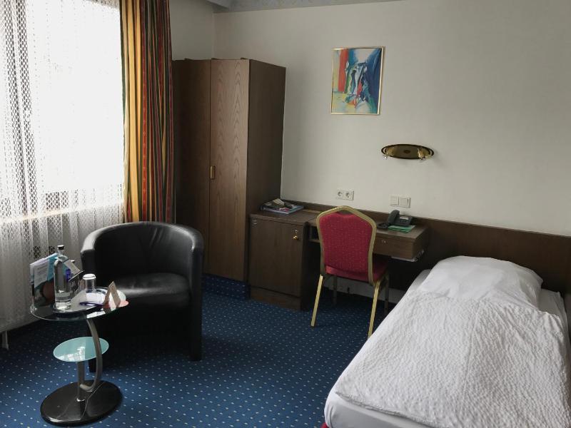  Single Room image 3