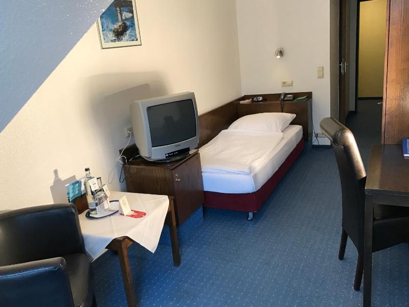  Single Room image 4