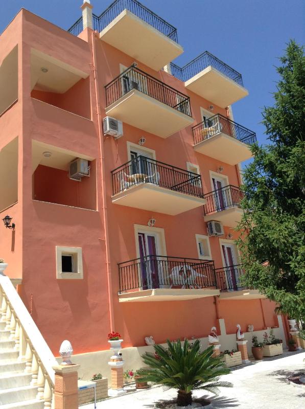 One-Bedroom Apartment (2 - 3 Adults) image 3
