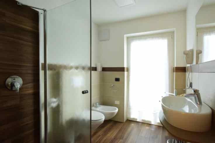 Double or Twin Room image 4
