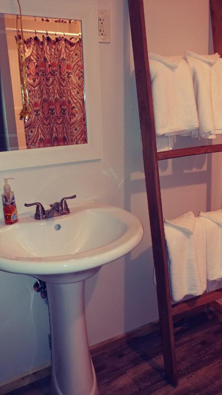 Deluxe Queen Room image 3