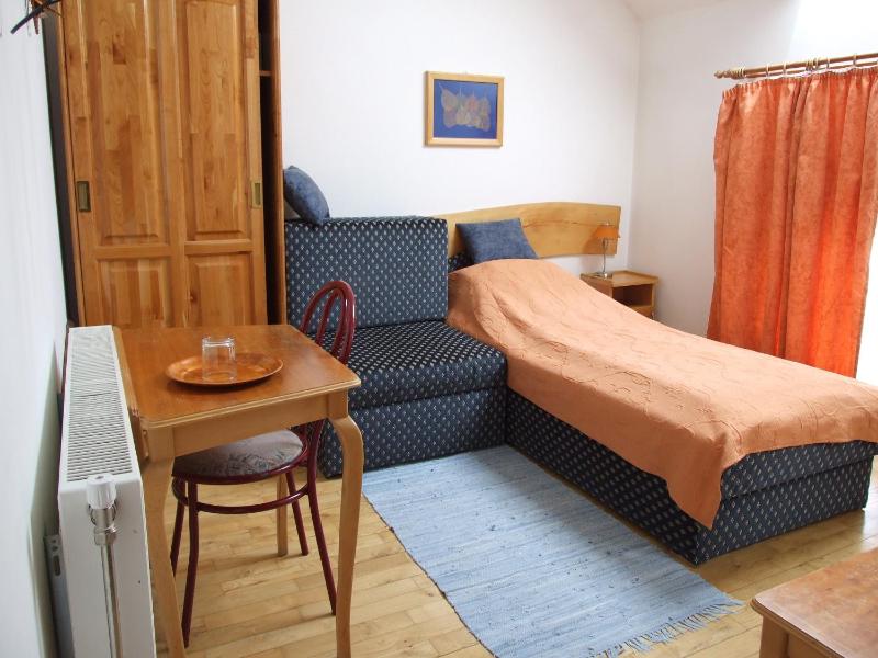 Single Room image 4