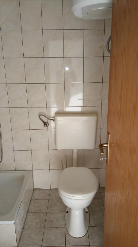 Twin Room with Private Bathroom image 2