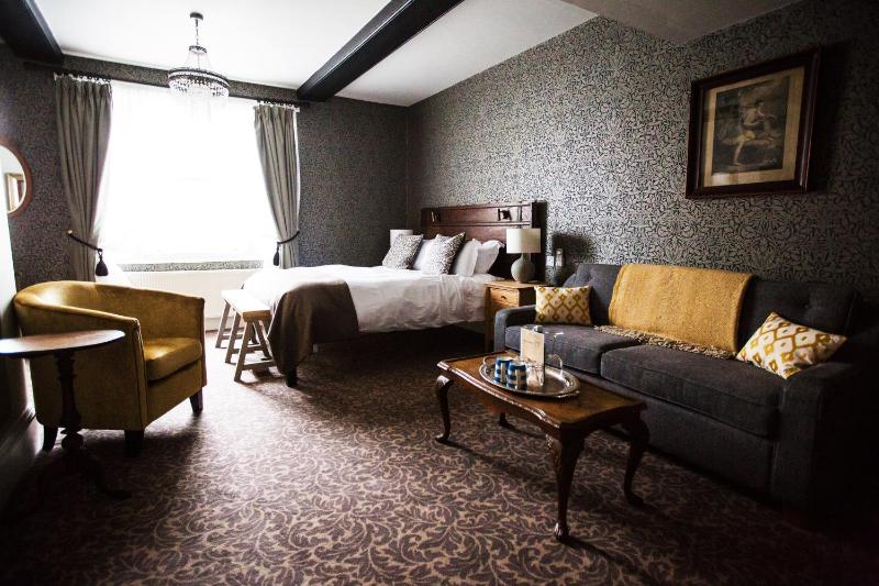 Family Room image 1