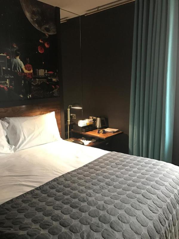 Standard King Room (Dinky) image 3