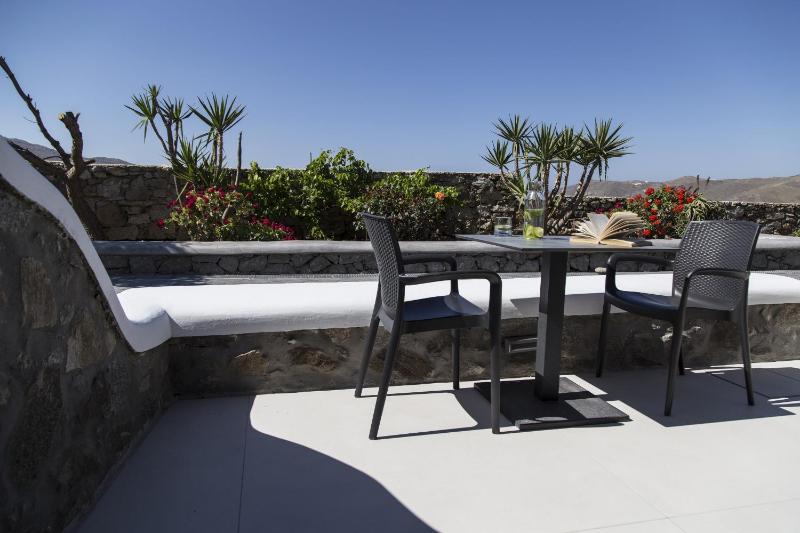 Cozy Double Room with Garden View image 4