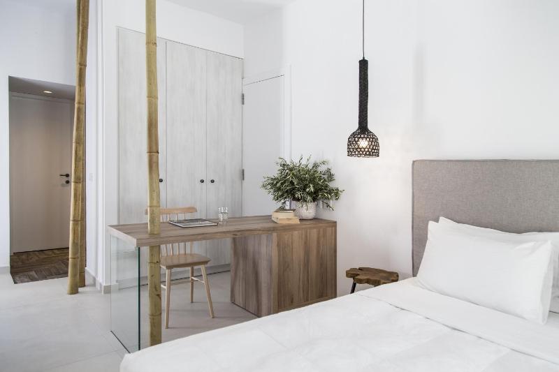 Cozy Double Room with Sea View image 4