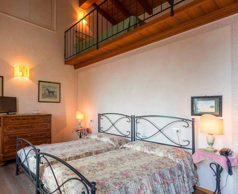 Quadruple Room with Mountain View image 3