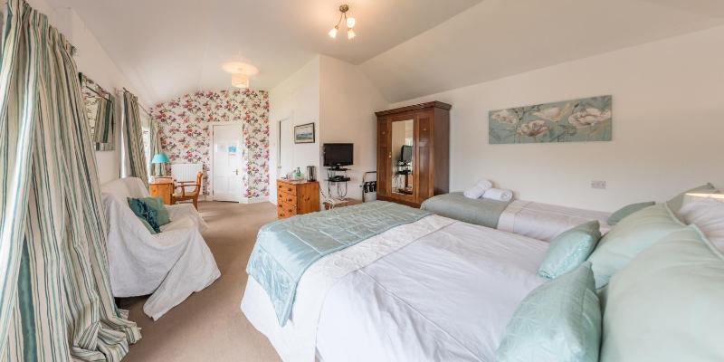 Classic Double or Twin Room image 3