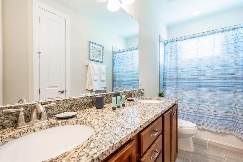 Six-Bedroom House image 4