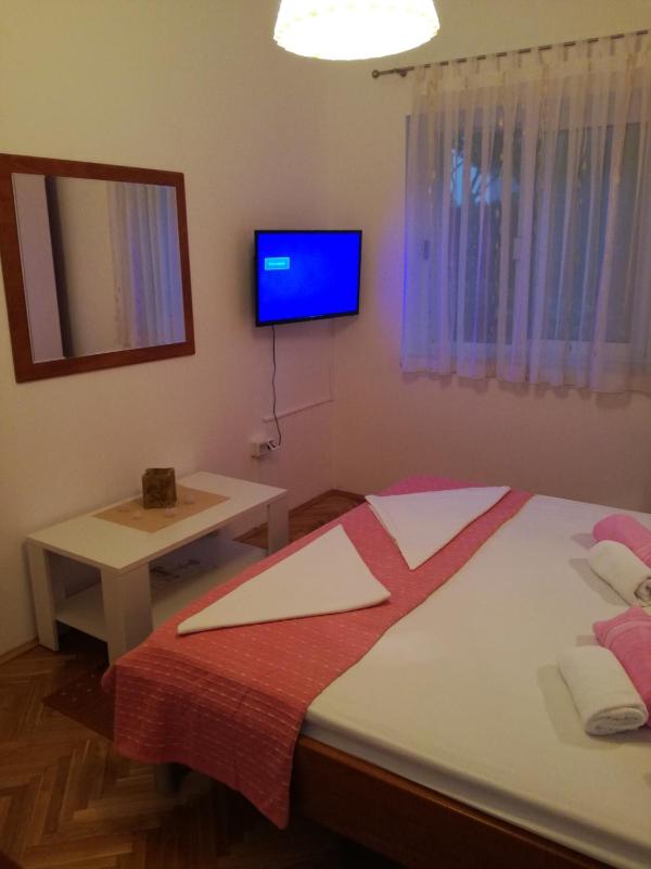 One-Bedroom Apartment image 3