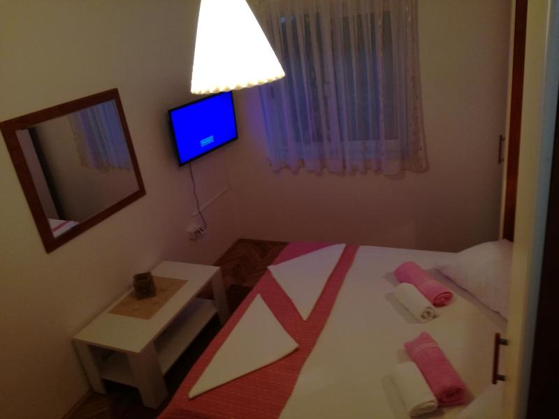 One-Bedroom Apartment image 4