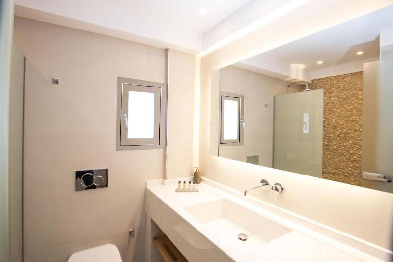 Superior Studio with pool view  image 2