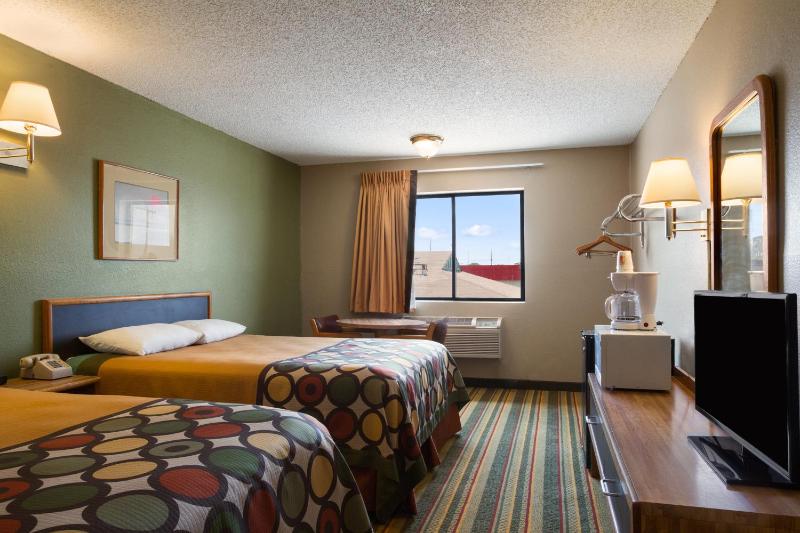 Queen Room with Two Queen Beds - Smoking image 2