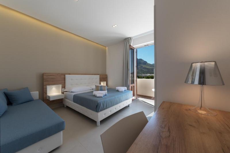 Double or Twin Room with Balcony image 3