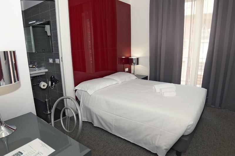 Standard Double Room image 3
