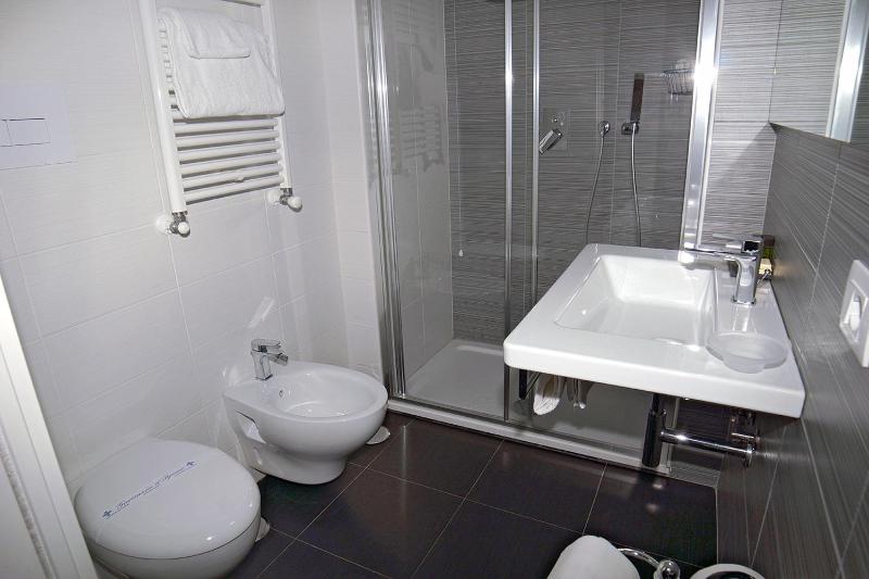 Standard Double Room image 4