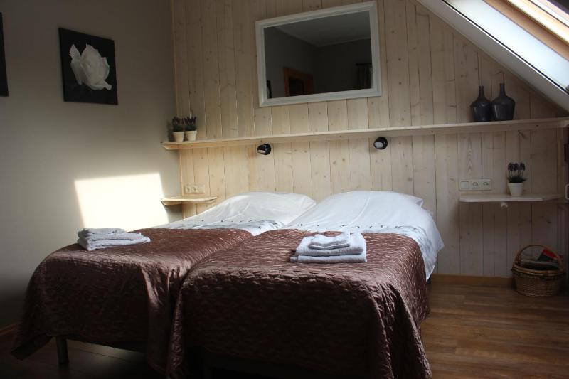 Standard Double Room with Shared Bathroom image 2