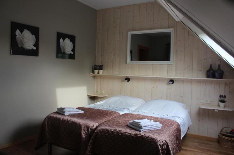 Standard Double Room with Shared Bathroom image 4