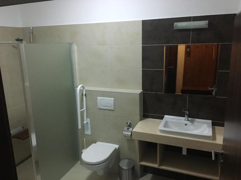 Quadruple Room - Disability Access image 2