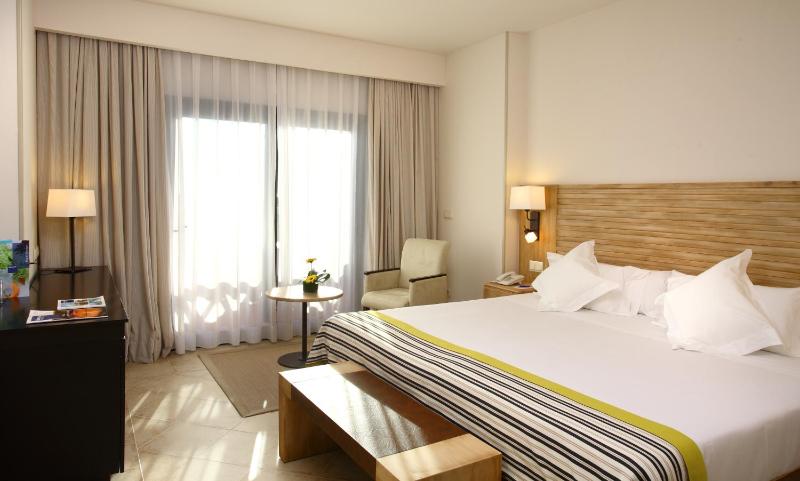 Superior Double Room with Terrace (2 Adults + 1 Child) image 3