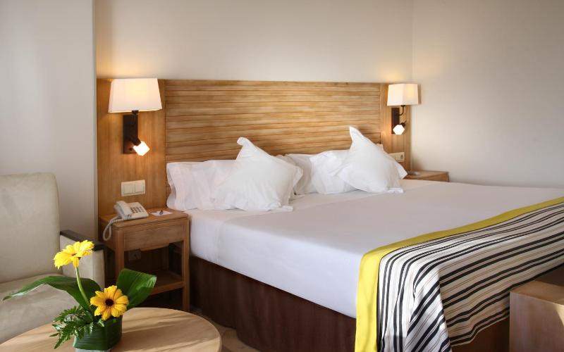 Superior Double Room with Terrace (2 Adults + 1 Child) image 4