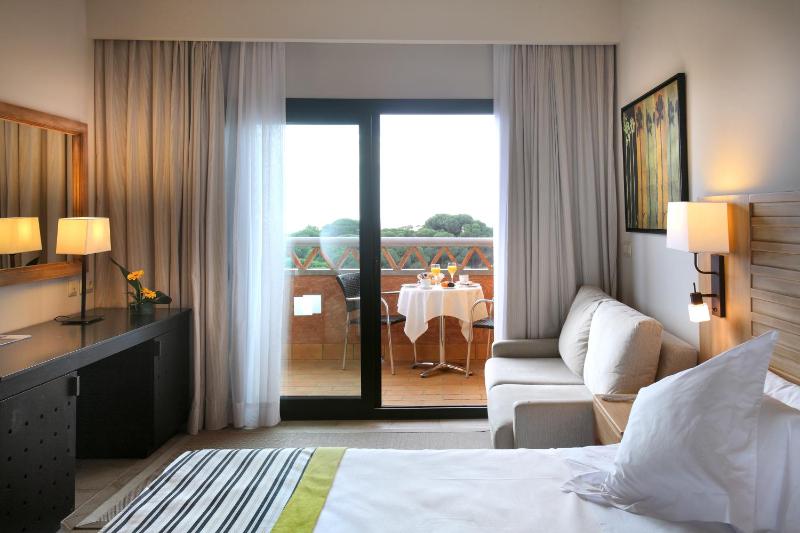 Superior Double Room with View (2 Adults + 1 Child) image 3