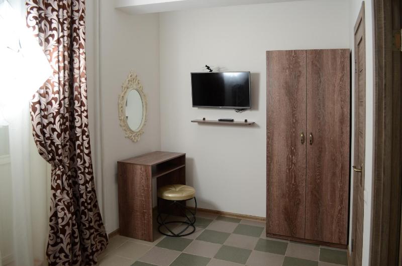 Standard Double Room image 3