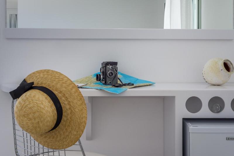 Deluxe Double or Twin Room with Front Sea View and Private Spa / Jacuzzi image 4