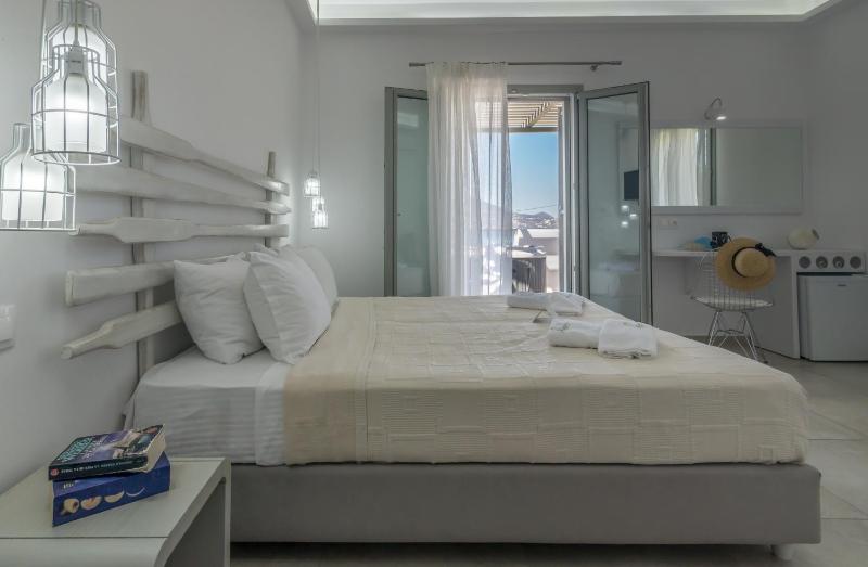 Deluxe Double or Twin Room with Front Sea View and Private Spa / Jacuzzi image 3