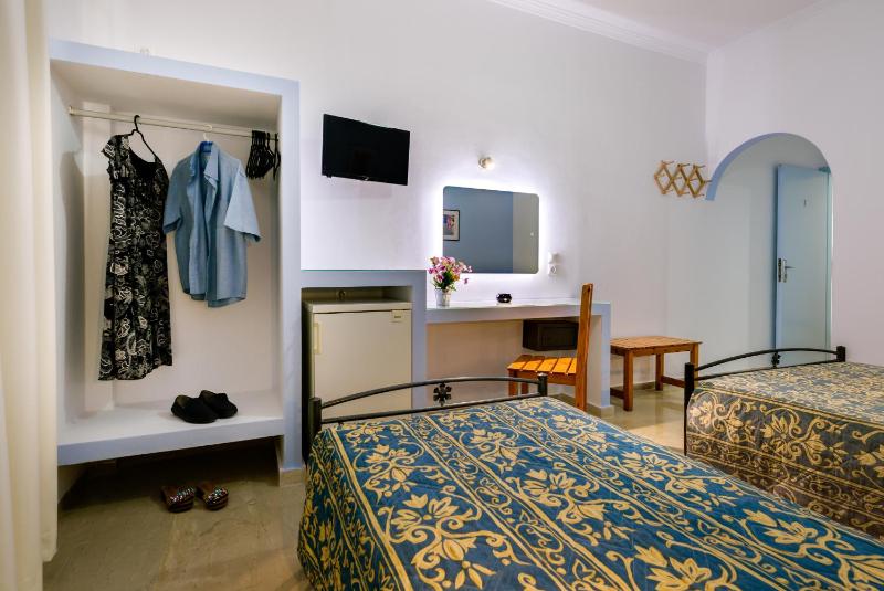 Standard Triple Room image 4