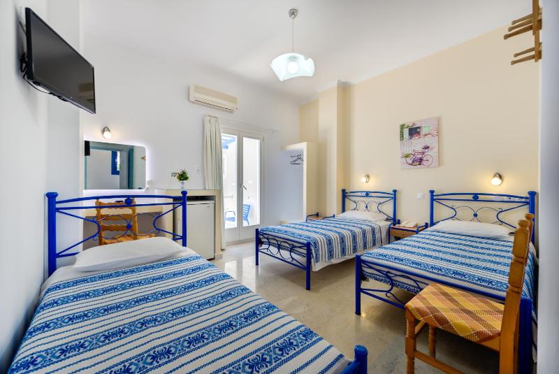 Standard Triple Room image 2