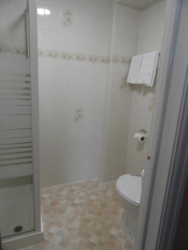 Twin Room image 3