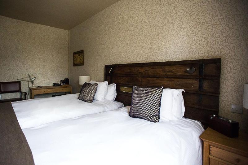 Superior Twin Room image 1